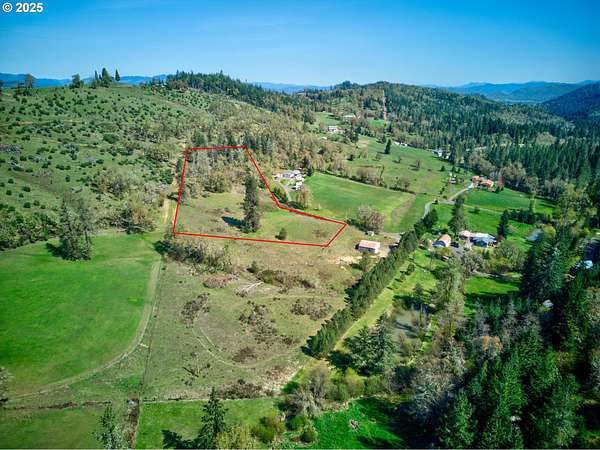 5 Acres of Residential Land for Sale in Roseburg, Oregon