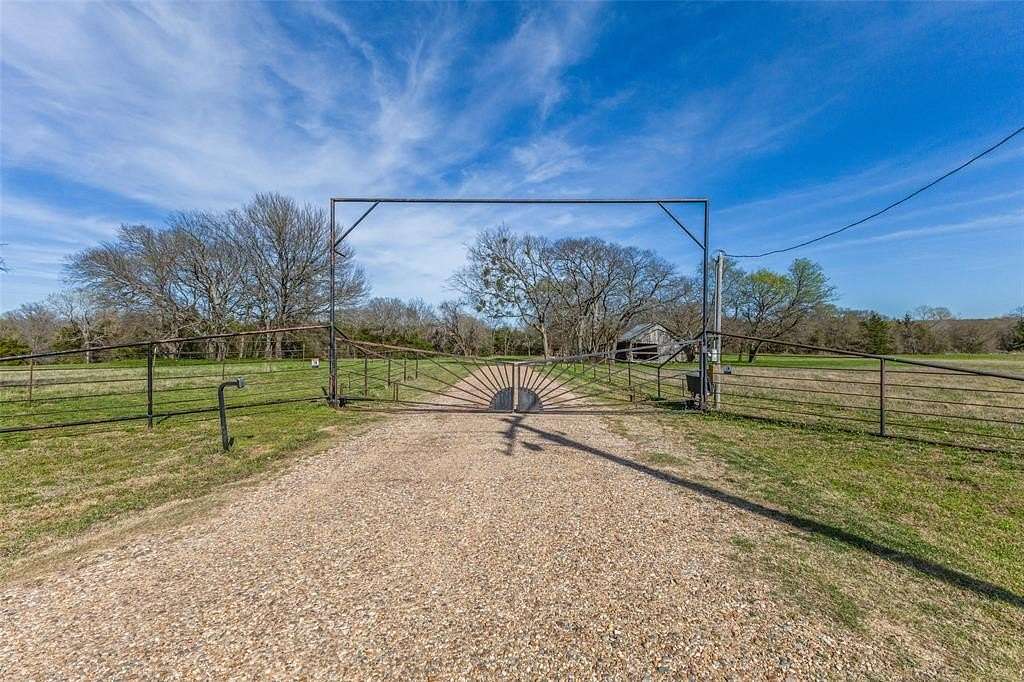 14 Acres of Land for Sale in Blue Ridge, Texas