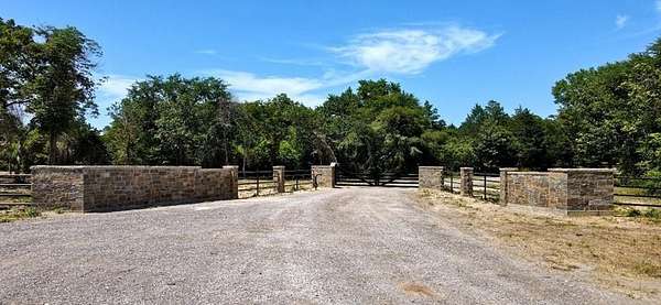 37 Acres of Recreational & Residential Land for Sale in Athens, Texas