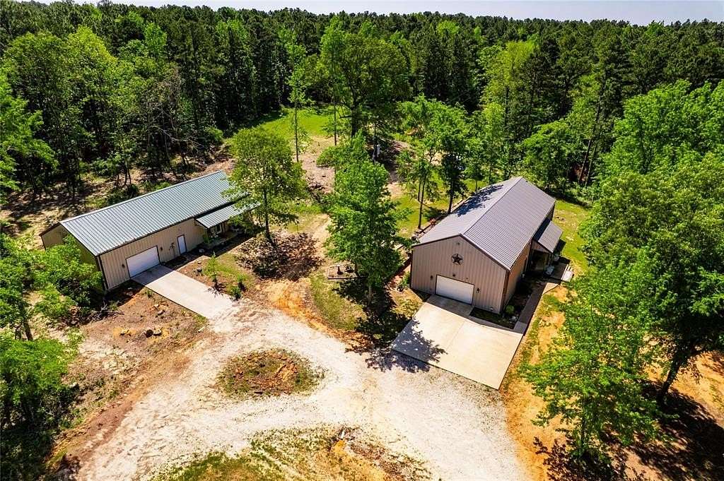 27.5 Acres of Recreational Land with Home for Sale in Jacksonville, Texas