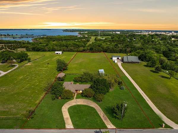 2.86 Acres of Residential Land with Home for Sale in St. Paul, Texas