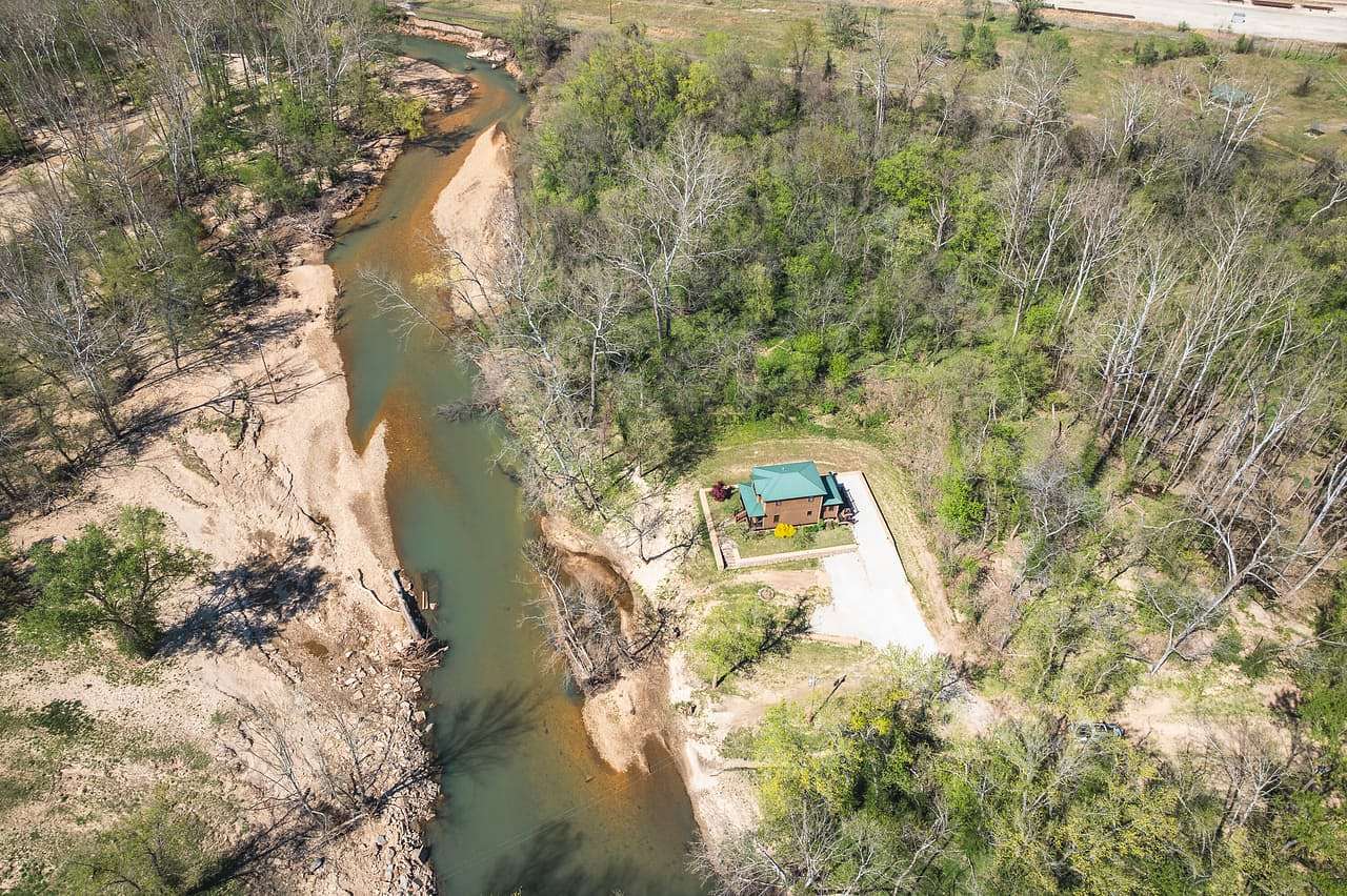 7 Acres of Residential Land with Home for Sale in Newburg, Missouri