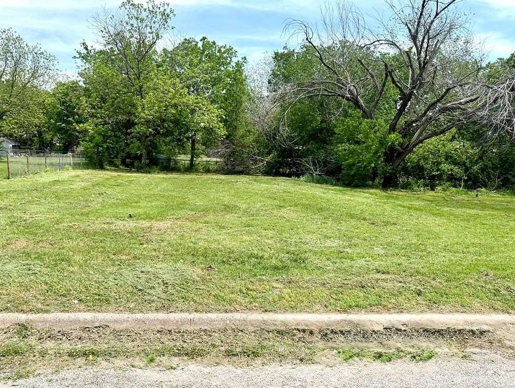 0.09 Acres of Residential Land for Sale in Bowie, Texas
