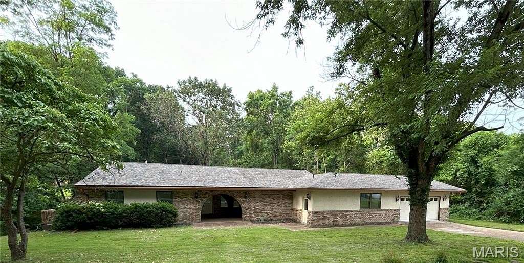 1.82 Acres of Residential Land with Home for Sale in Alton, Illinois