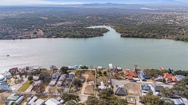 1 Acre of Residential Land for Sale in Kingsland, Texas