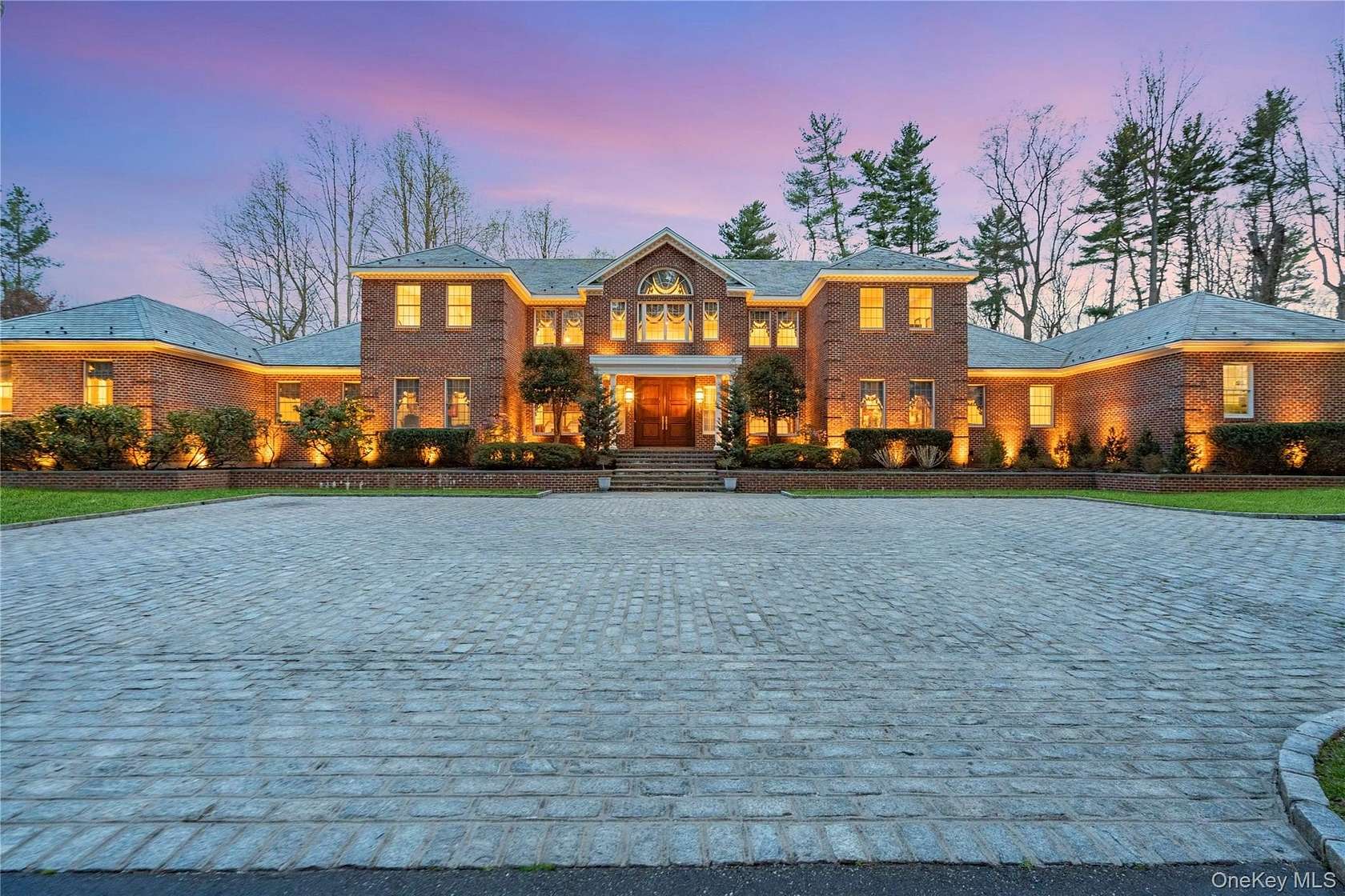 5 Acres of Residential Land with Home for Sale in Lattingtown, New York