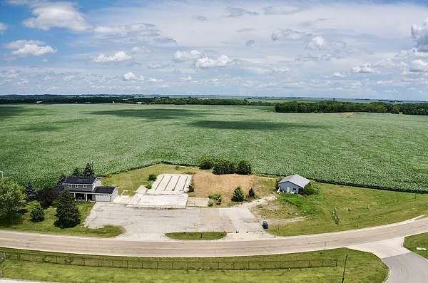 2 Acres of Residential Land with Home for Sale in Le Roy, Illinois