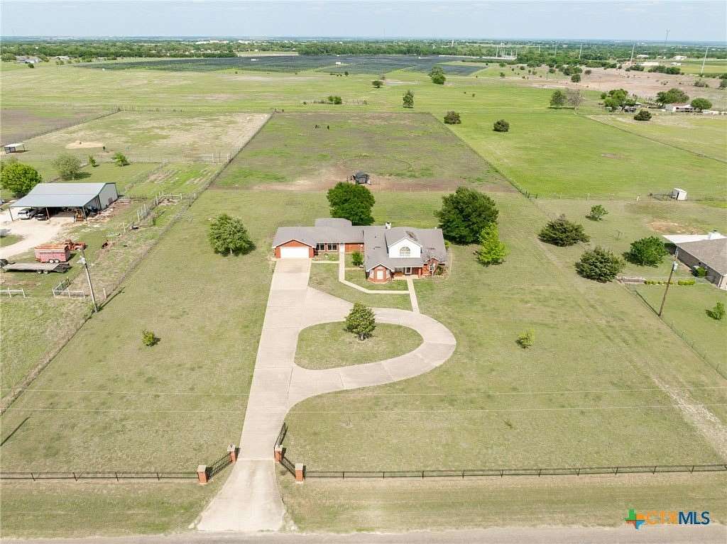 5 Acres of Residential Land with Home for Sale in Eddy, Texas
