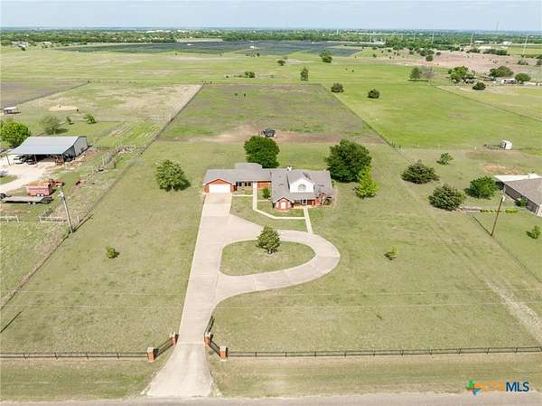 5 Acres of Residential Land with Home for Sale in Eddy, Texas