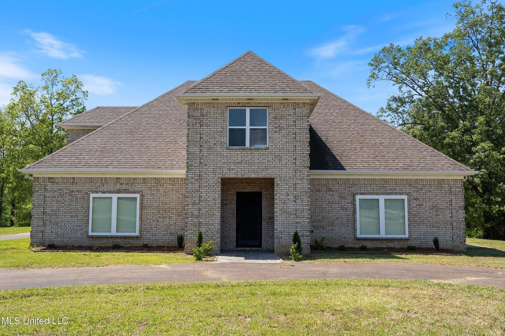 2.85 Acres of Residential Land with Home for Sale in Coldwater, Mississippi