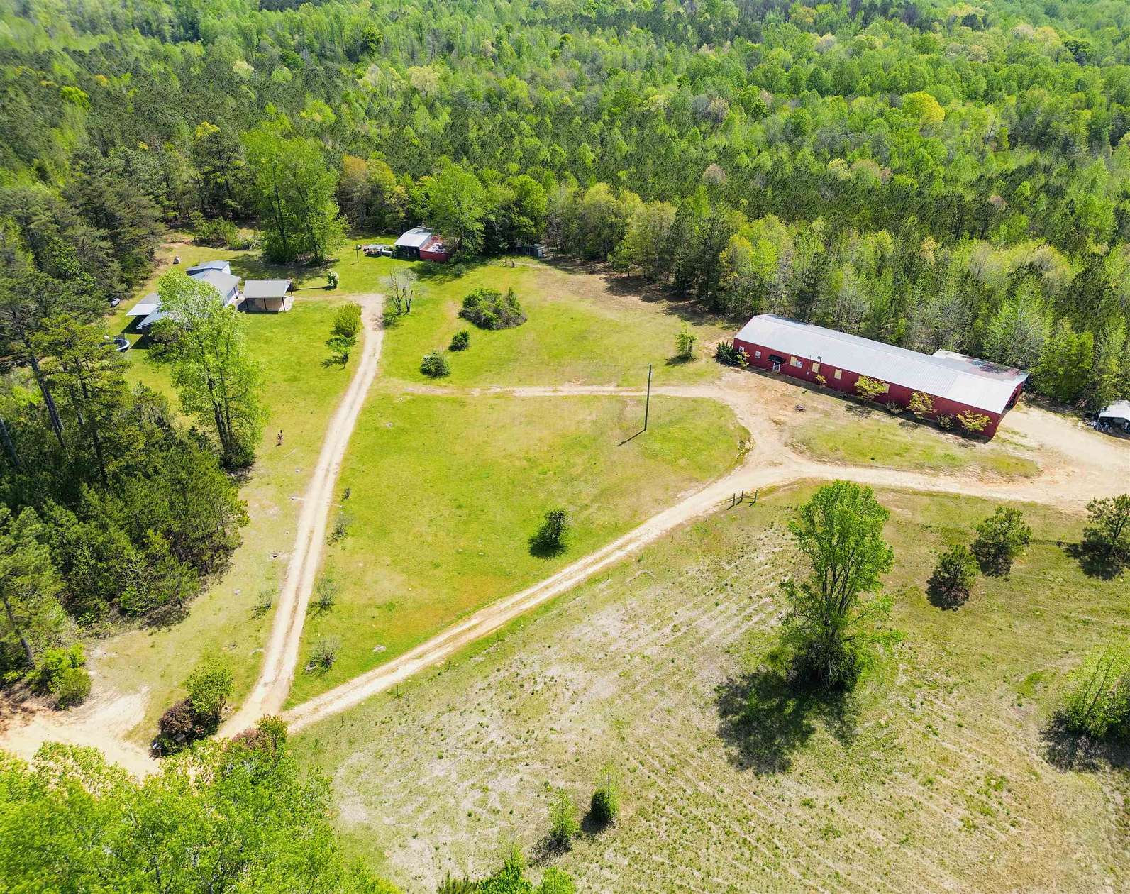 121 Acres of Land with Home for Sale in Hamilton, Alabama