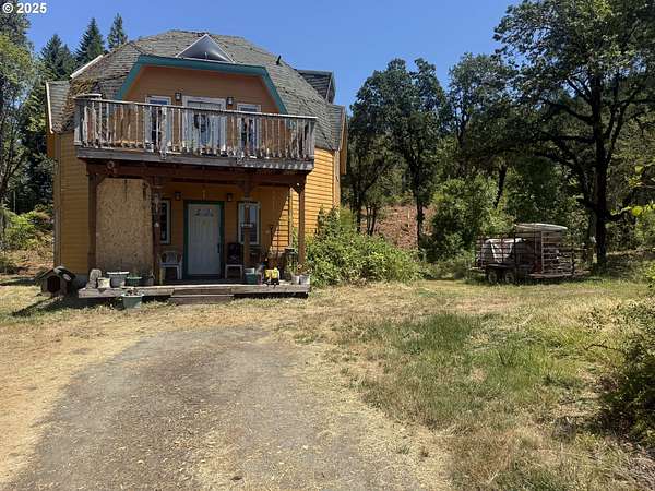 7 Acres of Residential Land with Home for Sale in Cottage Grove, Oregon
