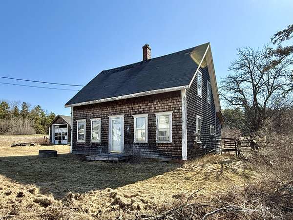 9.24 Acres of Residential Land with Home for Sale in Edmunds Township, Maine