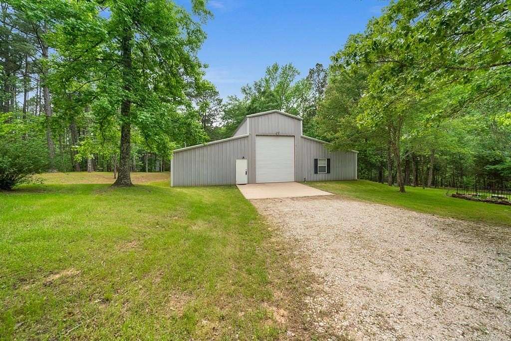 15.7 Acres of Land with Home for Sale in Palestine, Texas