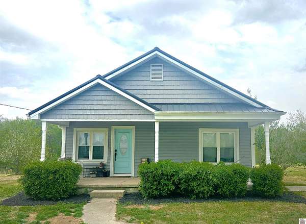 2.88 Acres of Residential Land with Home for Sale in Mayfield, Kentucky