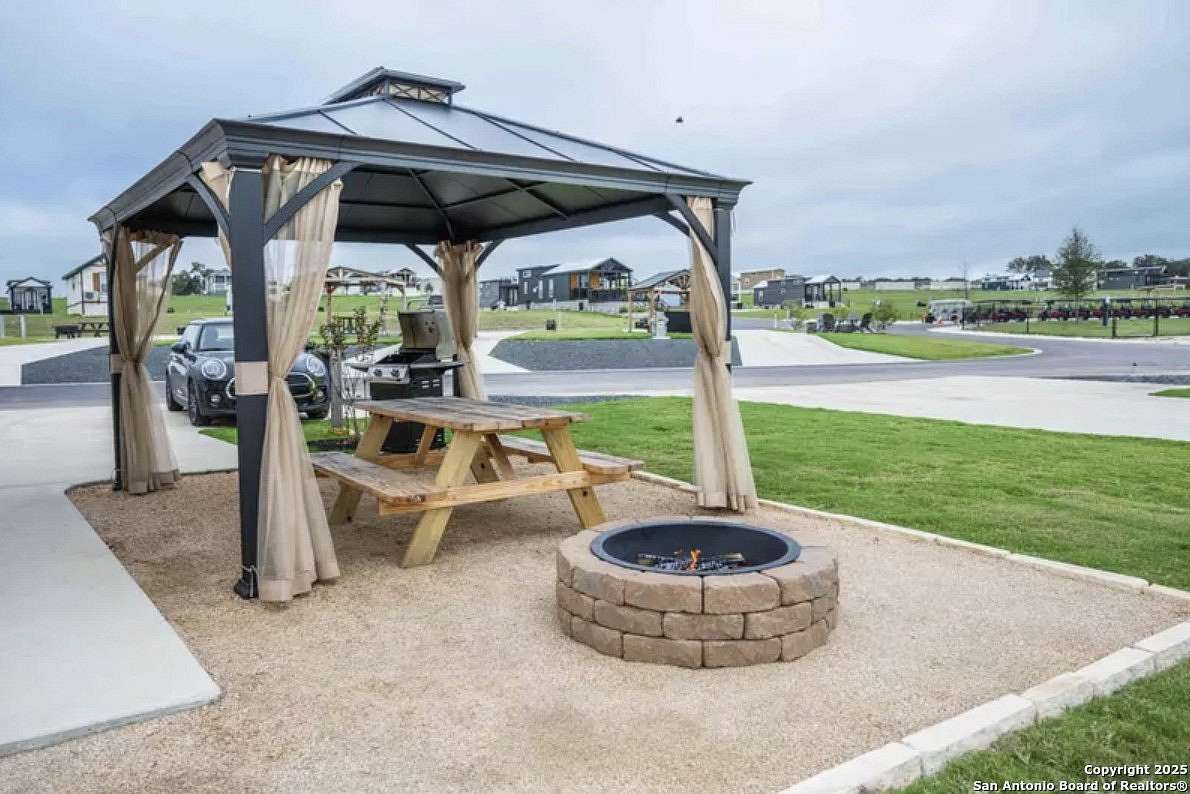 0.1 Acres of Improved Residential Land for Sale in Fredericksburg, Texas