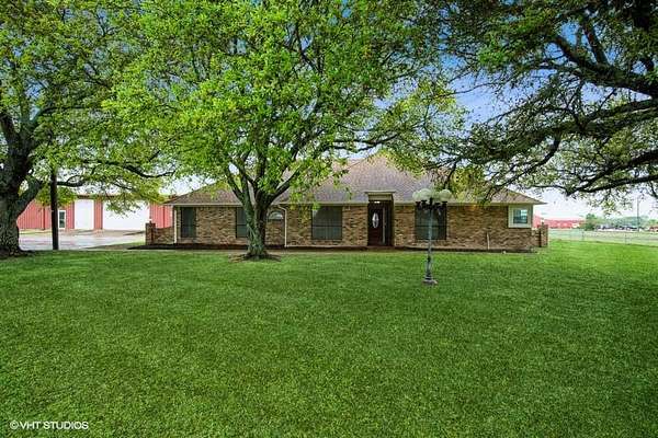 5 Acres of Residential Land with Home for Sale in Canton, Texas