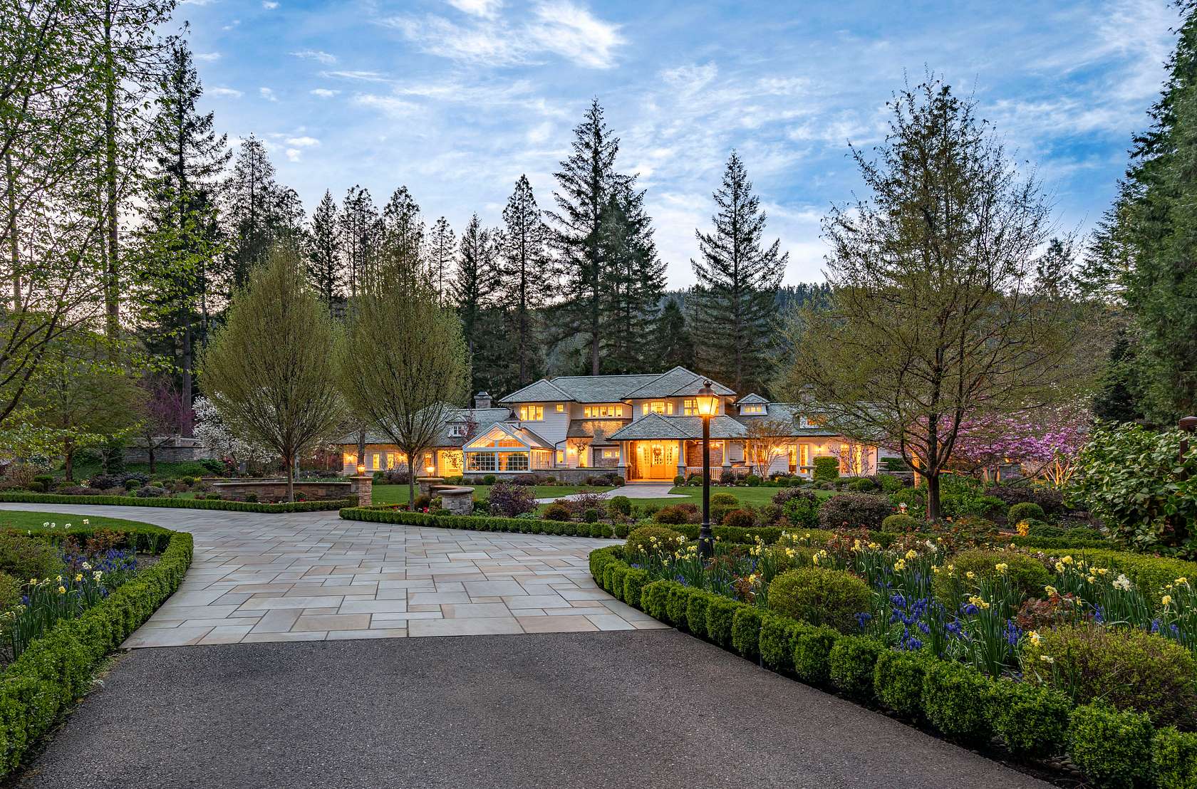 28 Acres of Land with Home for Sale in Grants Pass, Oregon