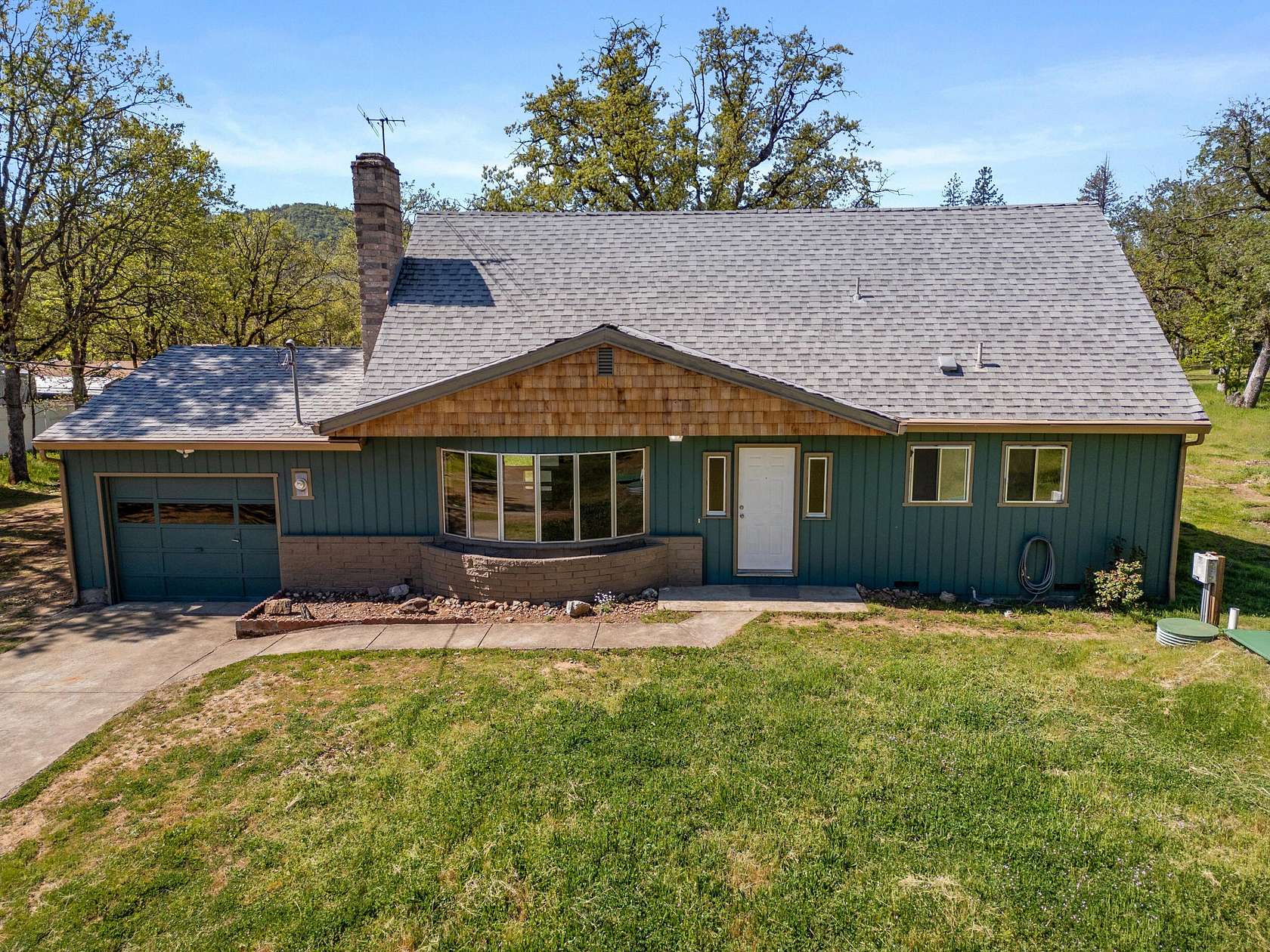 2 Acres of Residential Land with Home for Sale in Central Point, Oregon