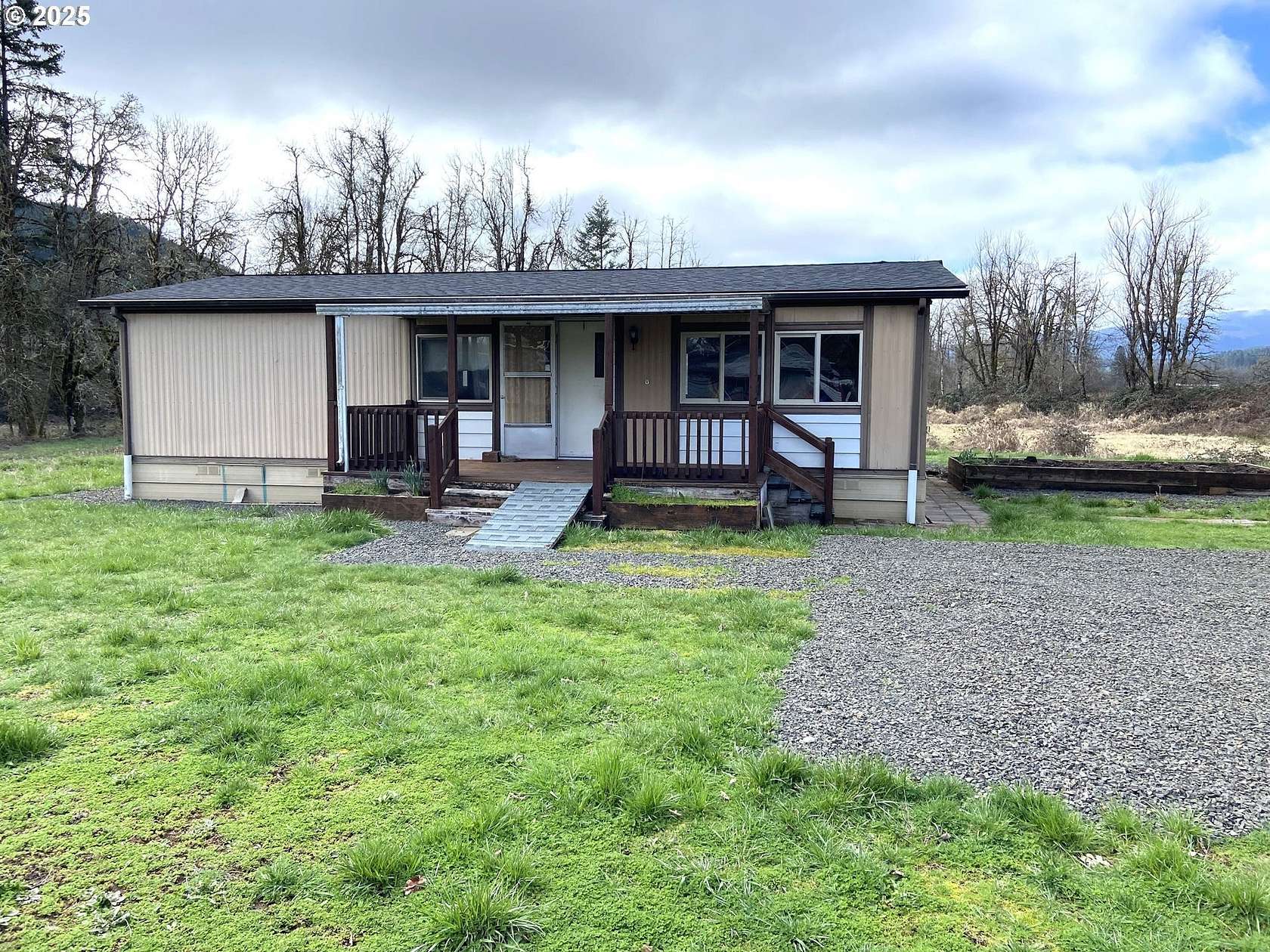 2.52 Acres of Residential Land with Home for Sale in Springfield, Oregon