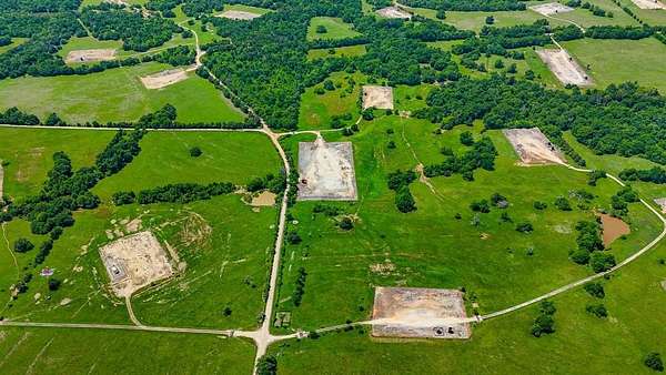 73.8 Acres of Recreational Land & Farm for Sale in Fairfield, Texas