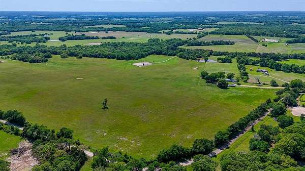 42 Acres of Recreational Land & Farm for Sale in Fairfield, Texas