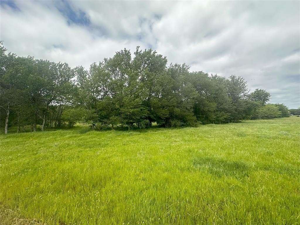 5 Acres of Residential Land for Sale in Wills Point, Texas