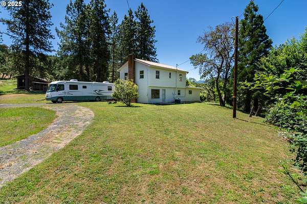 17.7 Acres of Land with Home for Sale in Riddle, Oregon
