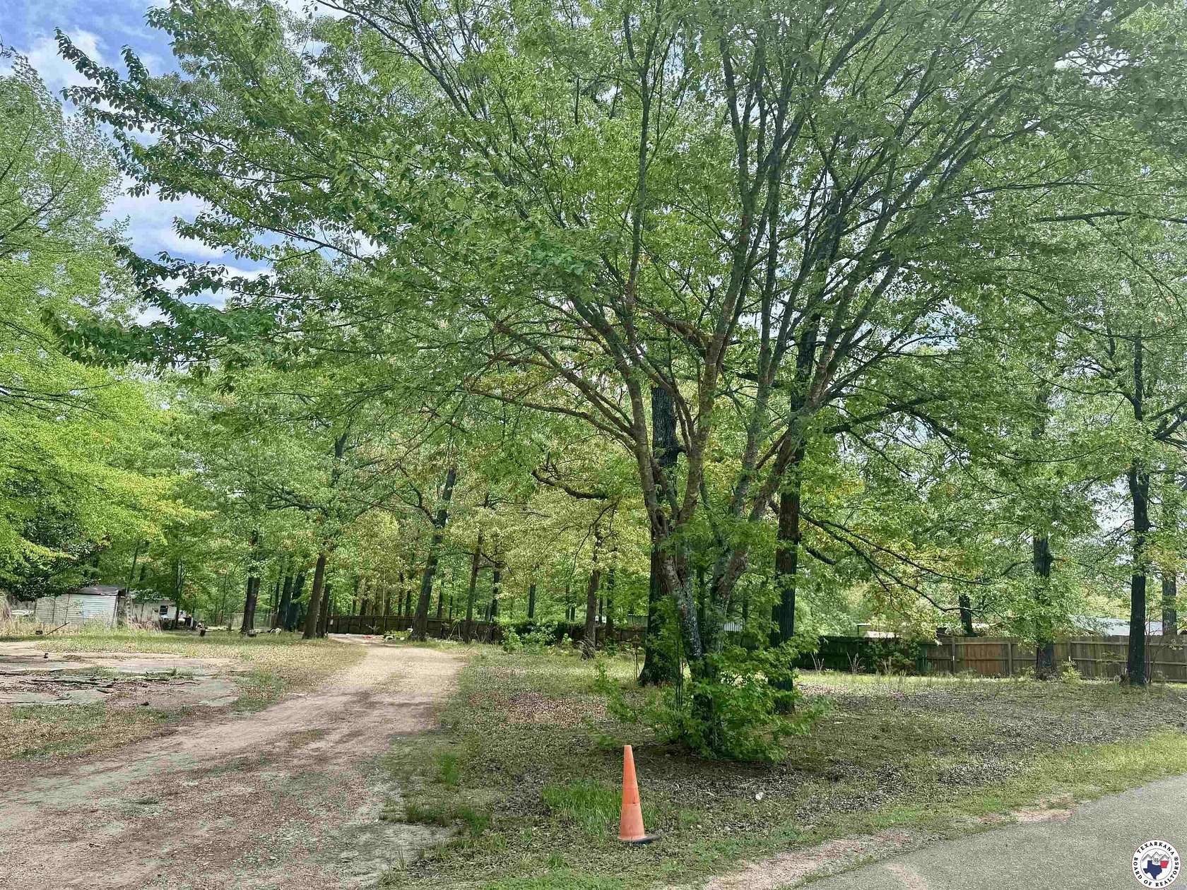 0.98 Acres of Land for Sale in Texarkana, Texas