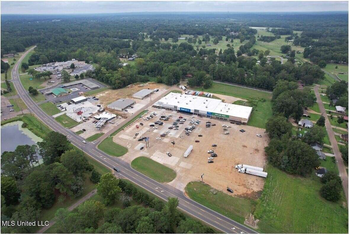 1.7 Acres of Commercial Land for Sale in Houston, Mississippi
