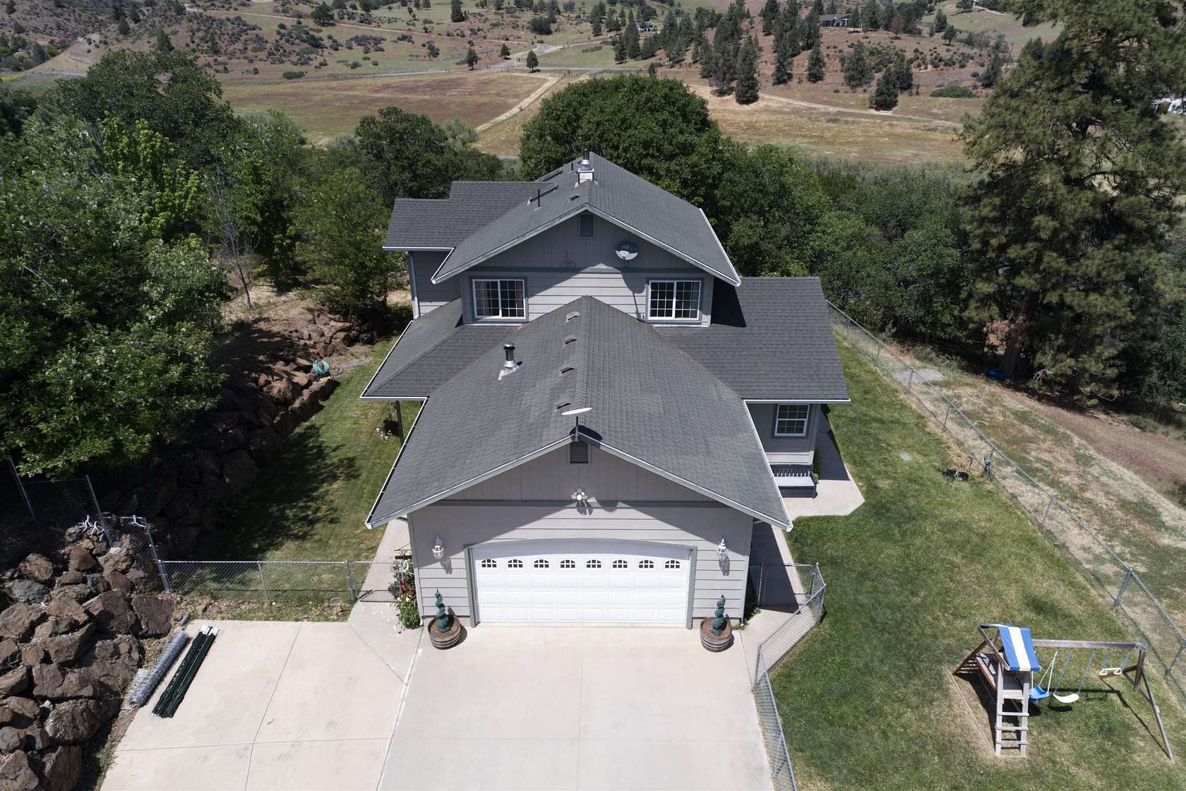 2.5 Acres of Residential Land with Home for Sale in Hornbrook, California