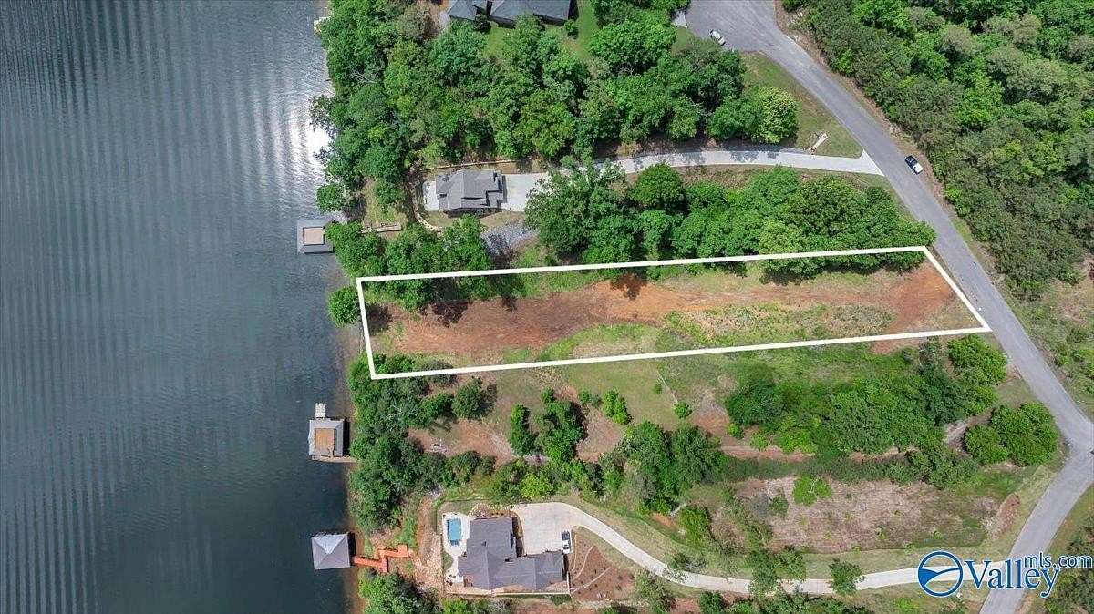 1.17 Acres of Residential Land for Sale in Scottsboro, Alabama