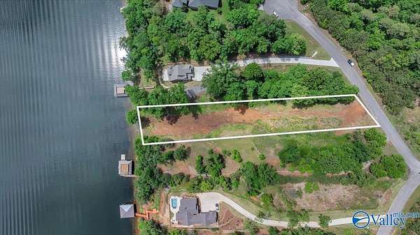 1.17 Acres of Residential Land for Sale in Scottsboro, Alabama