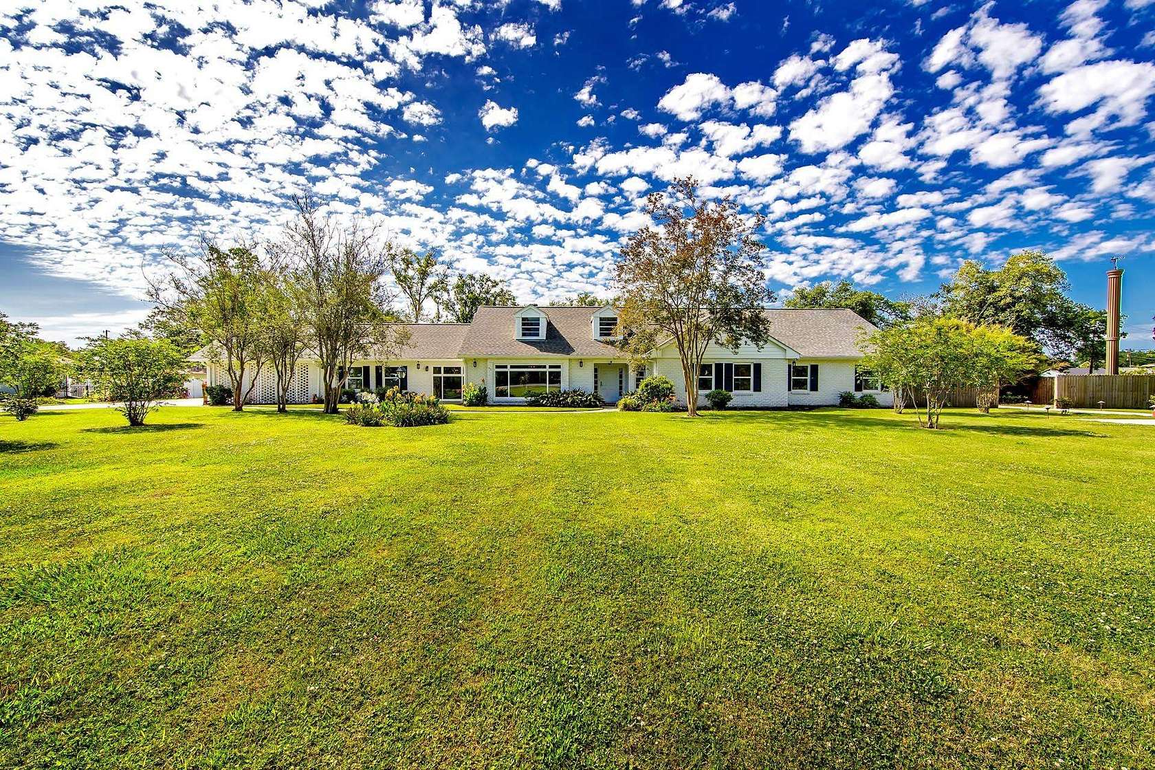 2.9 Acres of Residential Land with Home for Sale in Houma, Louisiana