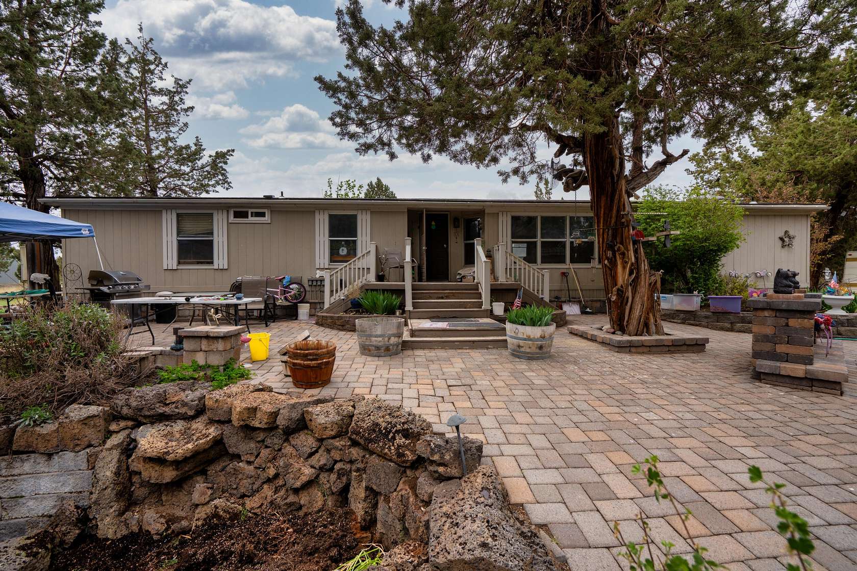 2.56 Acres of Residential Land with Home for Sale in Redmond, Oregon