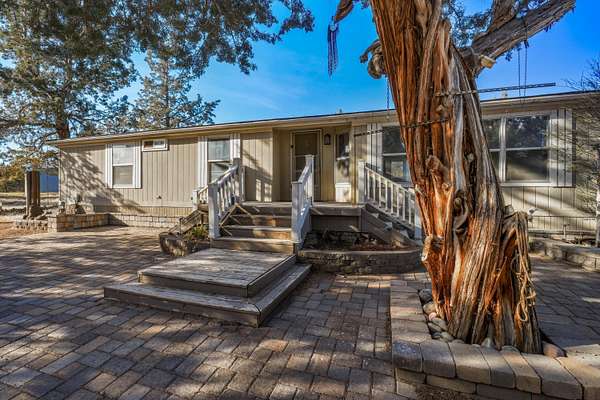 2.56 Acres of Residential Land with Home for Sale in Redmond, Oregon