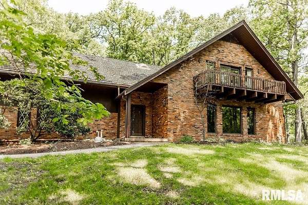 115 Acres of Recreational Land with Home for Sale in Easton, Illinois