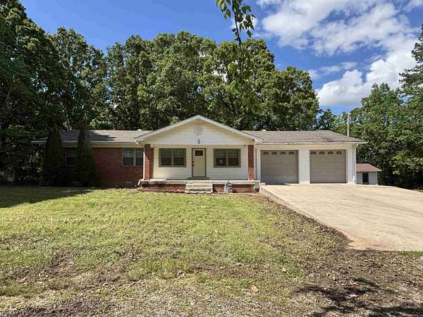 6.5 Acres of Residential Land with Home for Sale in Paragould, Arkansas
