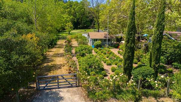 3.2 Acres of Residential Land with Home for Sale in Healdsburg, California