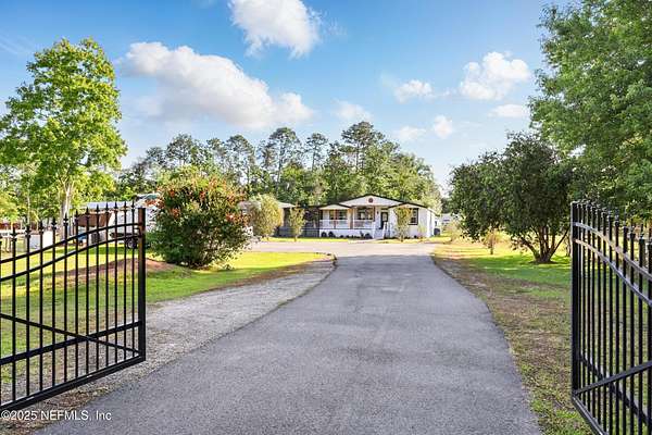 3 Acres of Residential Land with Home for Sale in Jacksonville, Florida