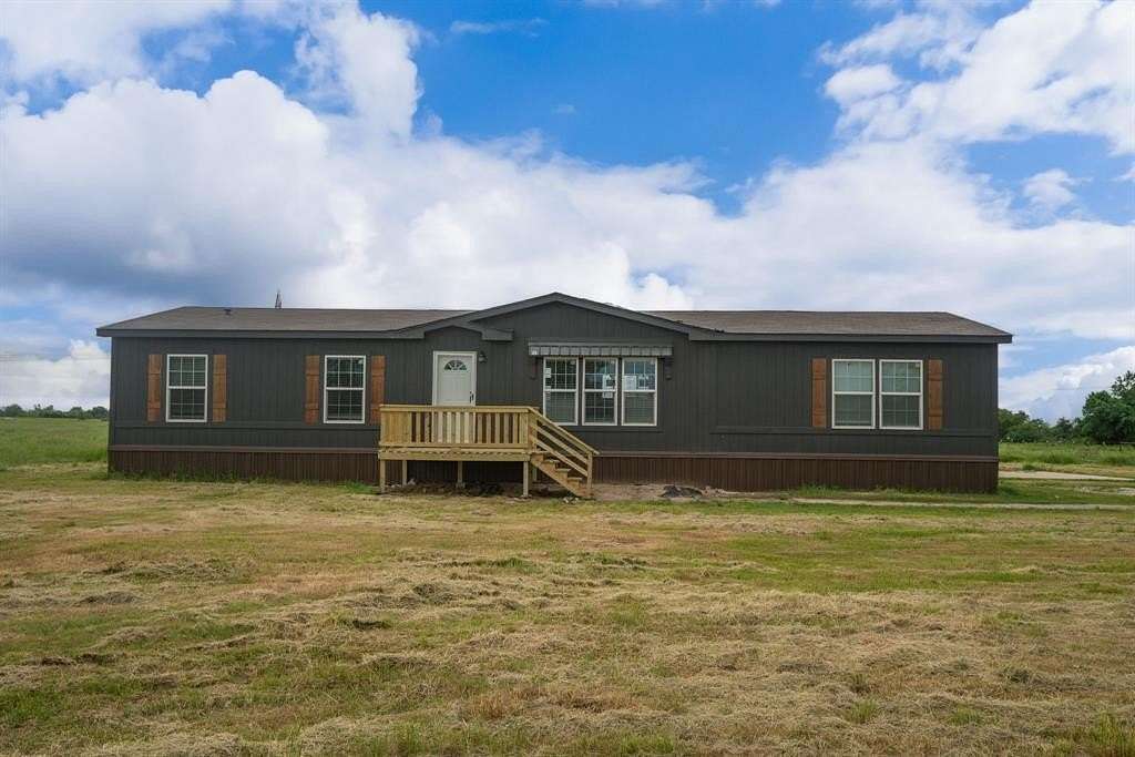 5 Acres of Residential Land with Home for Sale in Lone Oak, Texas