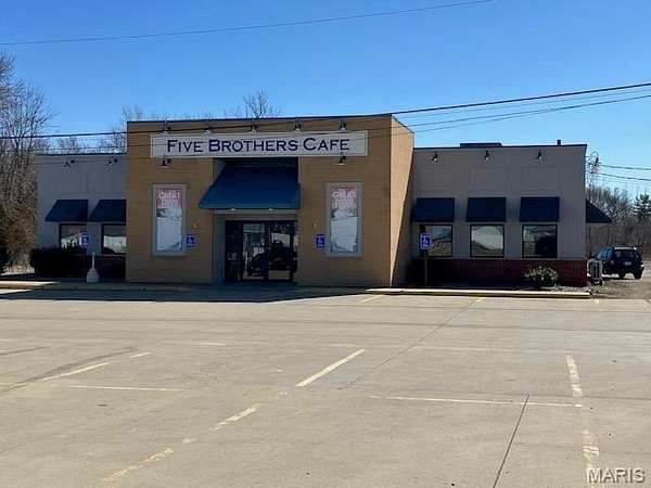 5 Acres of Improved Commercial Land for Sale in Salem, Illinois