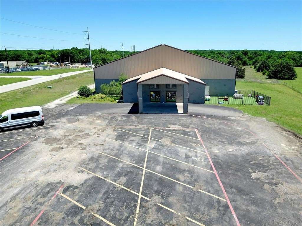 8 Acres of Commercial Land for Sale in Decatur, Texas