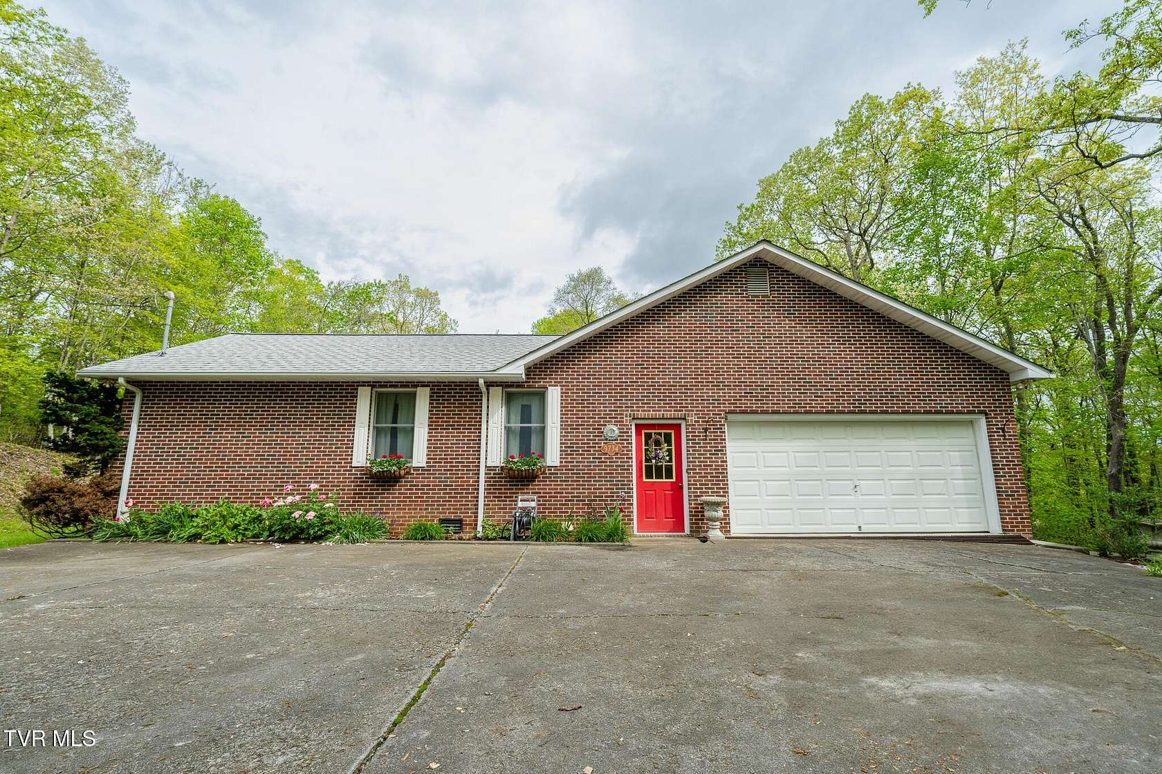 4 Acres of Residential Land with Home for Sale in Wise, Virginia