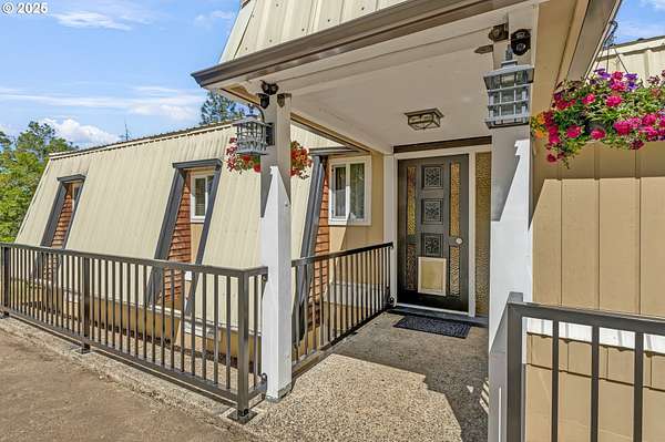 5.43 Acres of Land with Home for Sale in Roseburg, Oregon