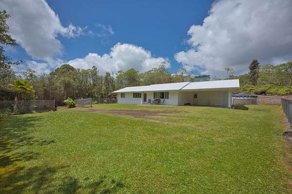 6 Acres of Residential Land with Home for Sale in Mountain View, Hawaii