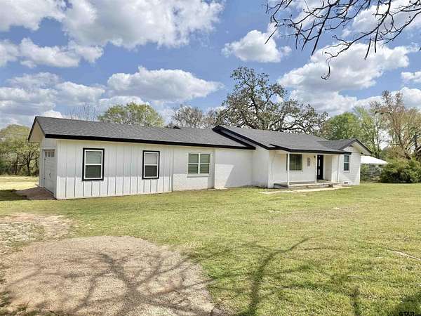 2.52 Acres of Land with Home for Sale in Rusk, Texas