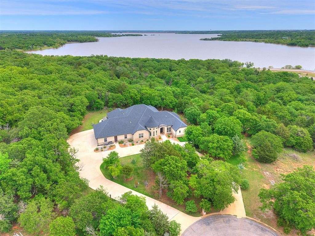 2.5 Acres of Residential Land with Home for Sale in Edmond, Oklahoma