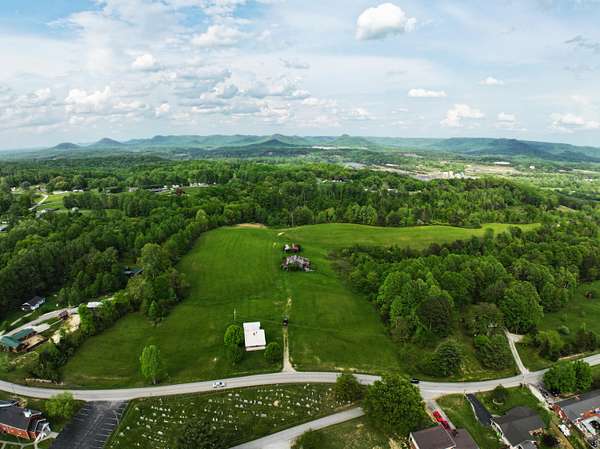 100 Acres of Improved Land for Sale in Irvine, Kentucky