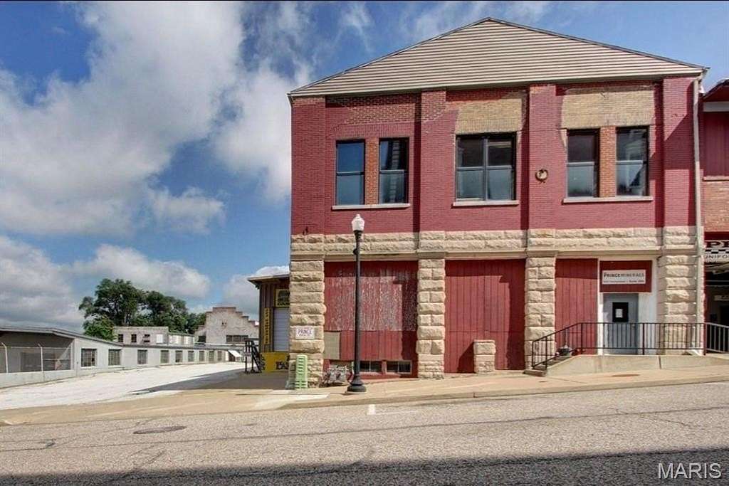 0.48 Acres of Mixed-Use Land for Sale in Quincy, Illinois